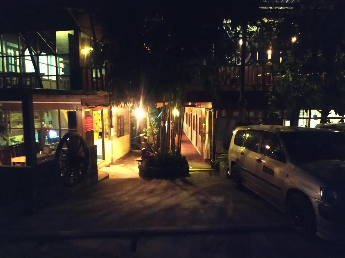 Dream House & Restaurant Guest house